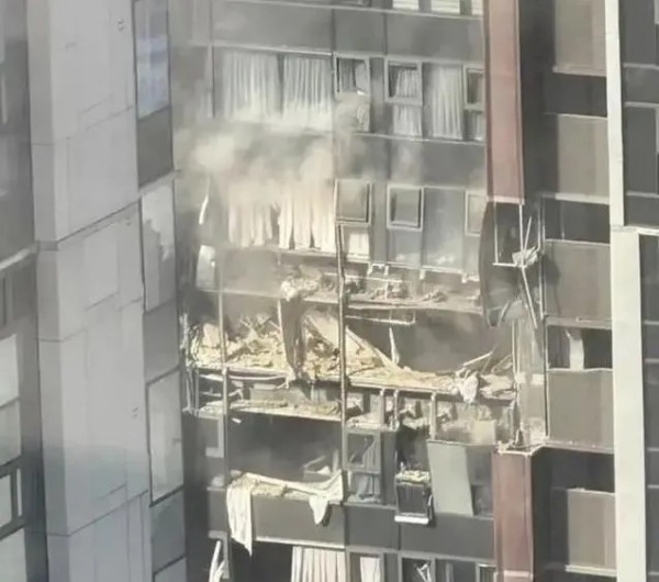 突發(fā)！深圳一住宅樓發(fā)生爆炸，目擊者：有人從樓上墜落